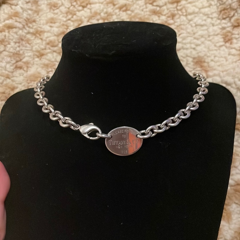 TIFFANY & CO. Oval Tag Choker Necklace